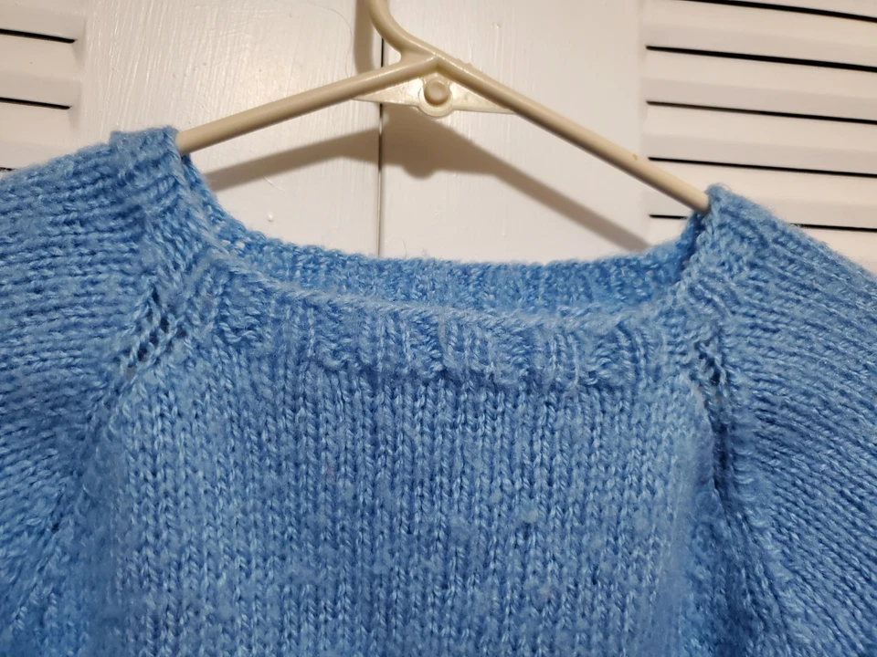 Suéter Vintage Tejido a Mano Azul Claro Manga Corta con Cinturón Grande Niñas edades 8-12 Foto 3 de 4