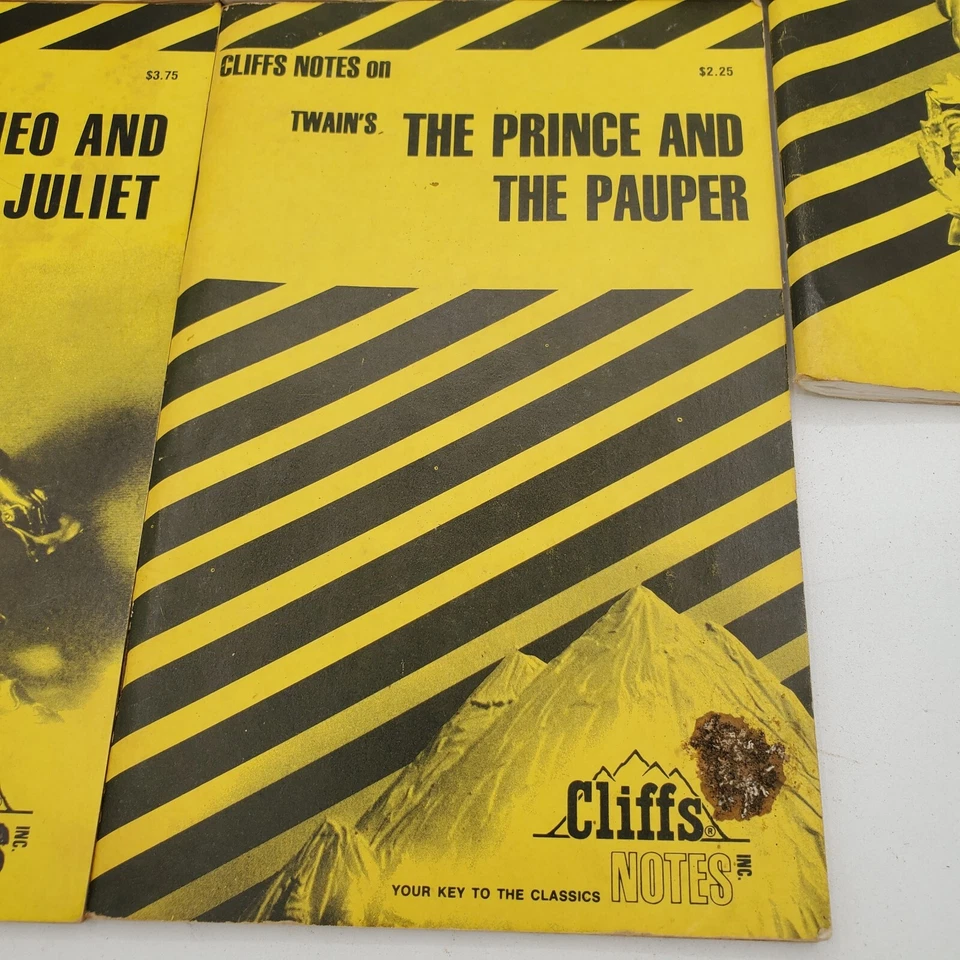 Vintage Lot of x (5) Cliff Notes on Twain Shakespeare Hemingway & Mary Shelly - Image 3 of 4