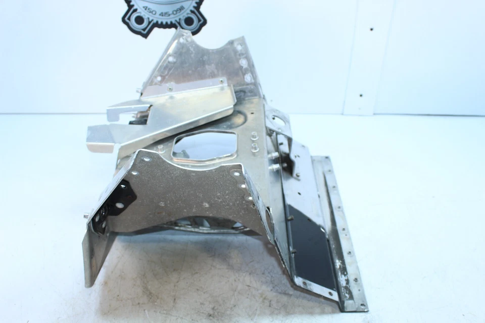 2011 SKI-DOO GRAND TOURING 1200 QUADRO FABRICANTE DE EQUIPAMENTO ORIGINAL MÓDULO CROSS MEMBER S 518328325 - Imagem 2 de 4