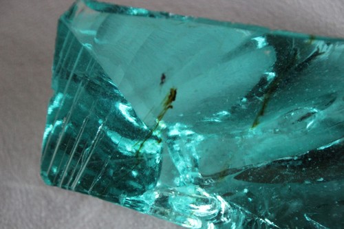 ca. 3 kg großer dekorativer Glasbrocken Glasstein aquamarinfarben Pyramidenform - Bild 12 von 14