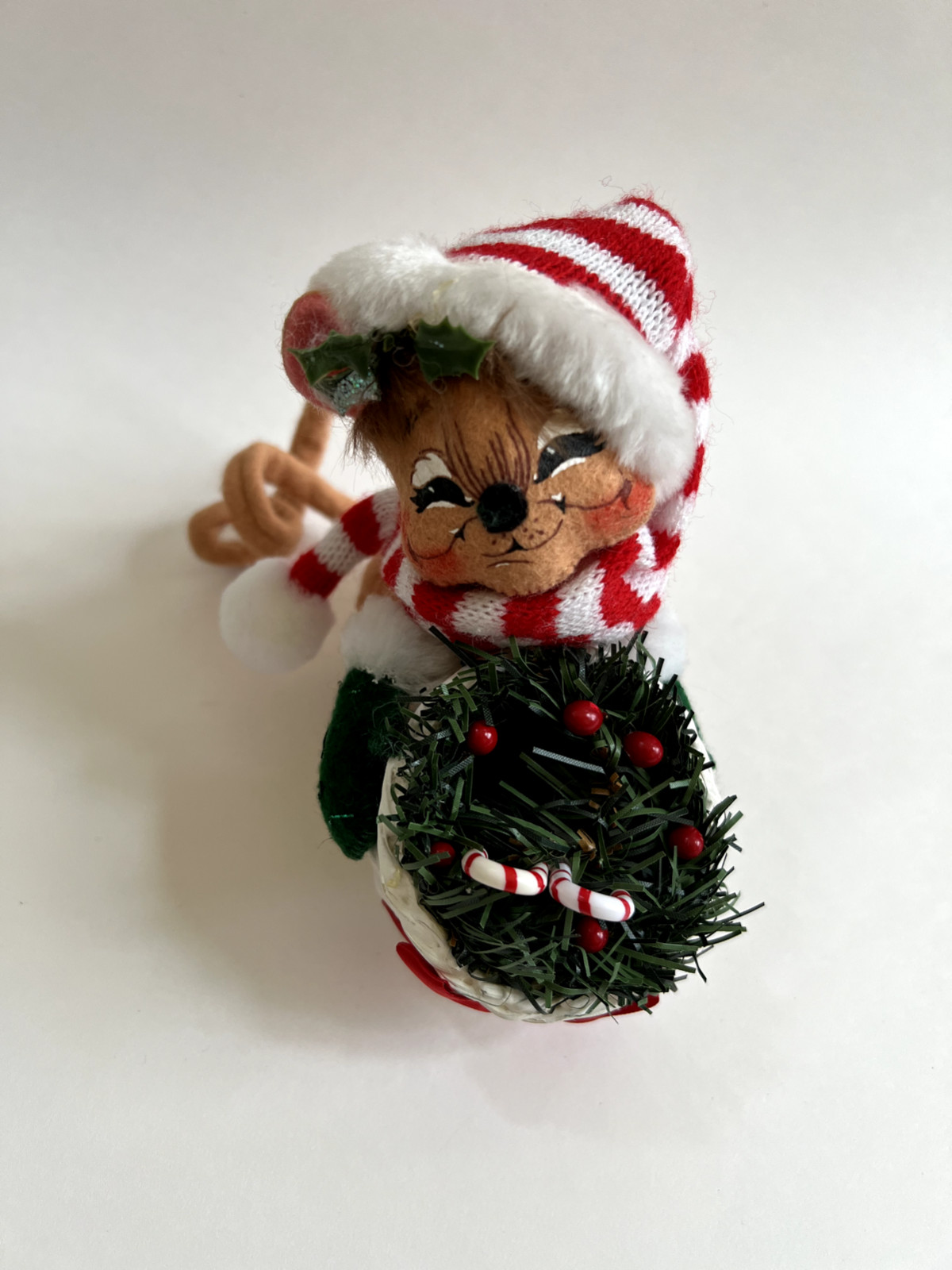 AnnaLee Christmas Mouse With Basket Candy Canes Scarf & Hat, Vintage 2005,