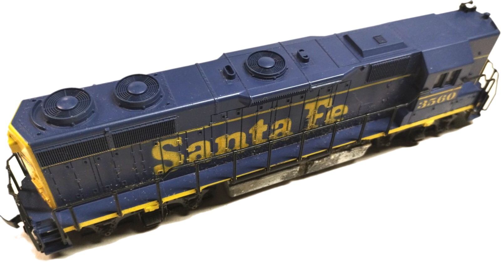 Bachmann Industries General Motors GP Locomotive diesel à l'échelle 38 Santa Fe 2372 O Scale Train