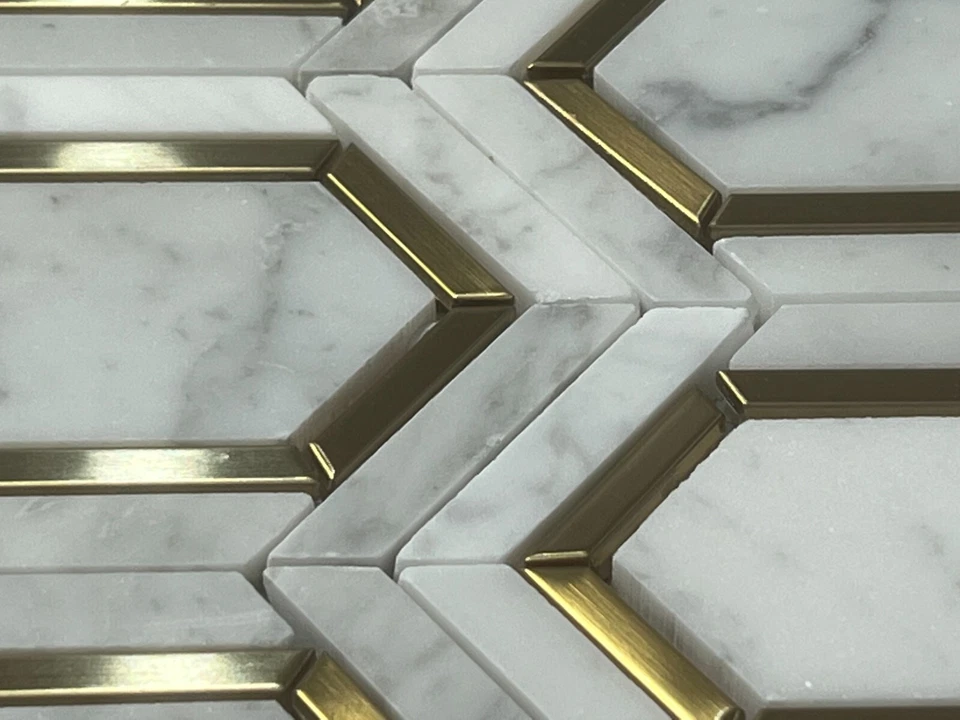 S18 Carrara White/Gold Marble Hexagon Mosaic Tile Kitchen Bathroom, 7 sheets - Image 3 of 4