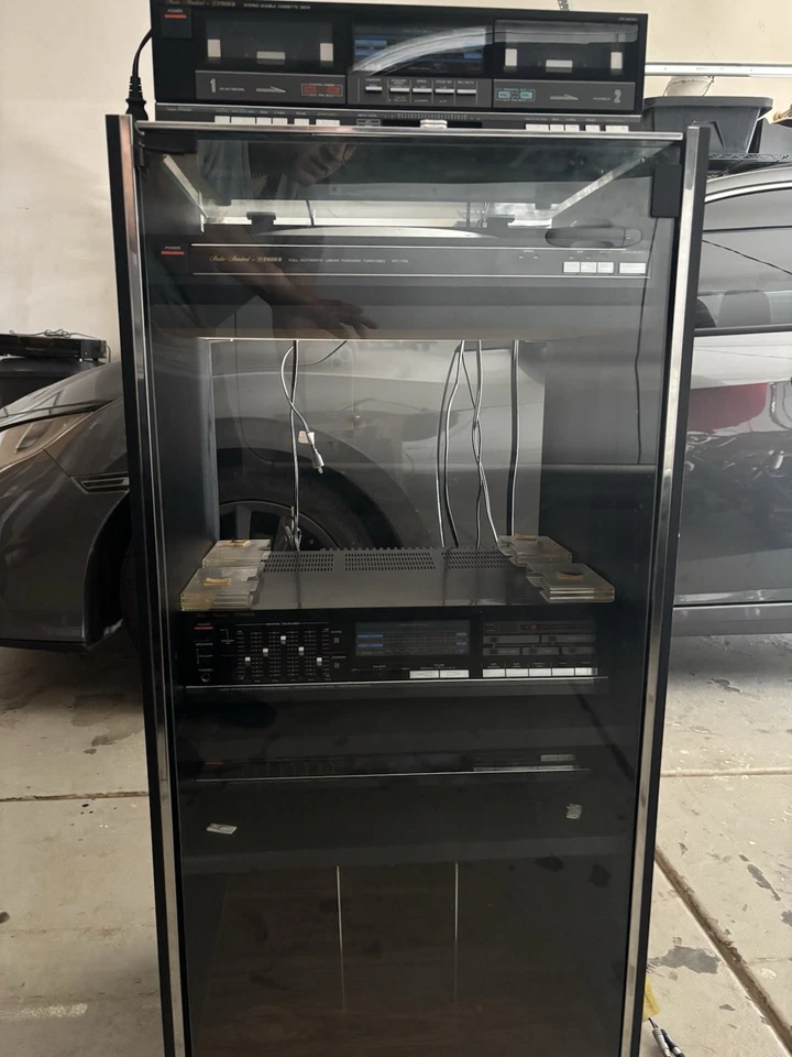 Vintage Fisher Hi-fi Speakers Model Number ST-832 , with Amp/equalizer& Radio - Image 4 of 4