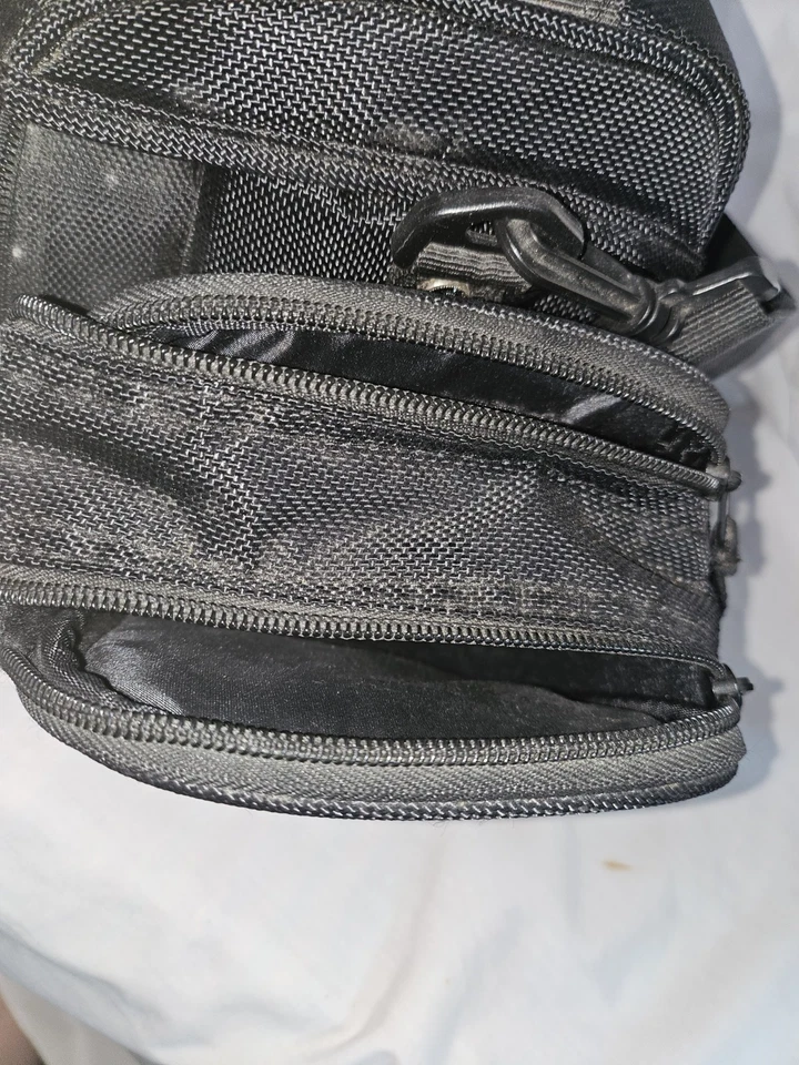 Bolso grande para cámara Kodak negro de nailon con correa para el hombro Foto 4 de 4