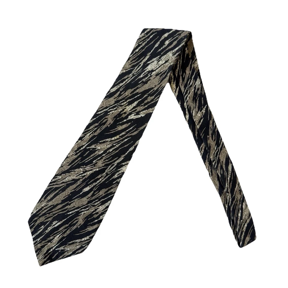 Vintage 100% Silk Tie Zebra Tiger Animal Striped Made In Italy 54 x 3.5 in Black - Image 3 of 4