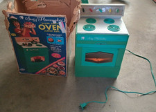 VTG 1960's Topper Toys SUZY HOMEMAKER Kitchen Safety Oven Stove Easy Bake Works