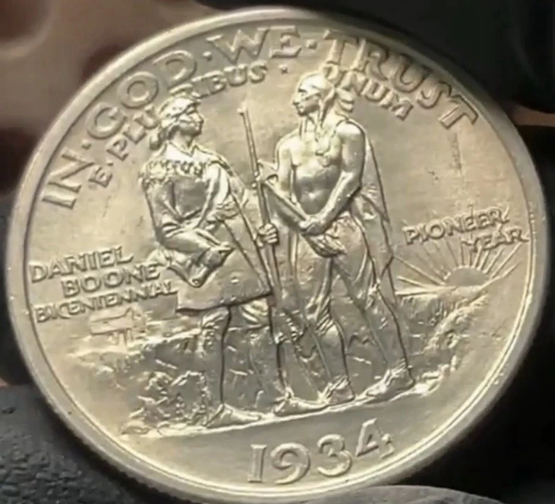 Nicely Toned 1934 Daniel Boone Half Dollar UNC BU 90% Silver Commemorative CHBN1 - Image 2 of 2