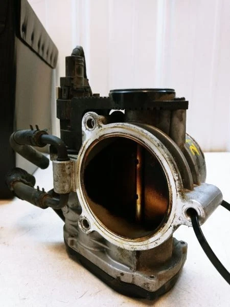 2006 HYUNDAI ENTOURAGE 3.8L THROTTLE BODY ASSEMBLY OEM USED 35100-3C200 - Image 2 of 4