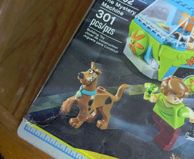 LEGO 75902 Scooby-Doo The Mystery Machine  New Factory Sealed Shaggy Fred Zombie