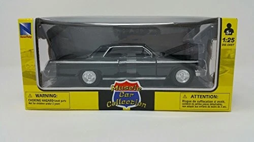 NewRay 1/25 Scale Diecast - 71843 - 1962 Chevrolet Impala SS - Black - Image 4 of 4