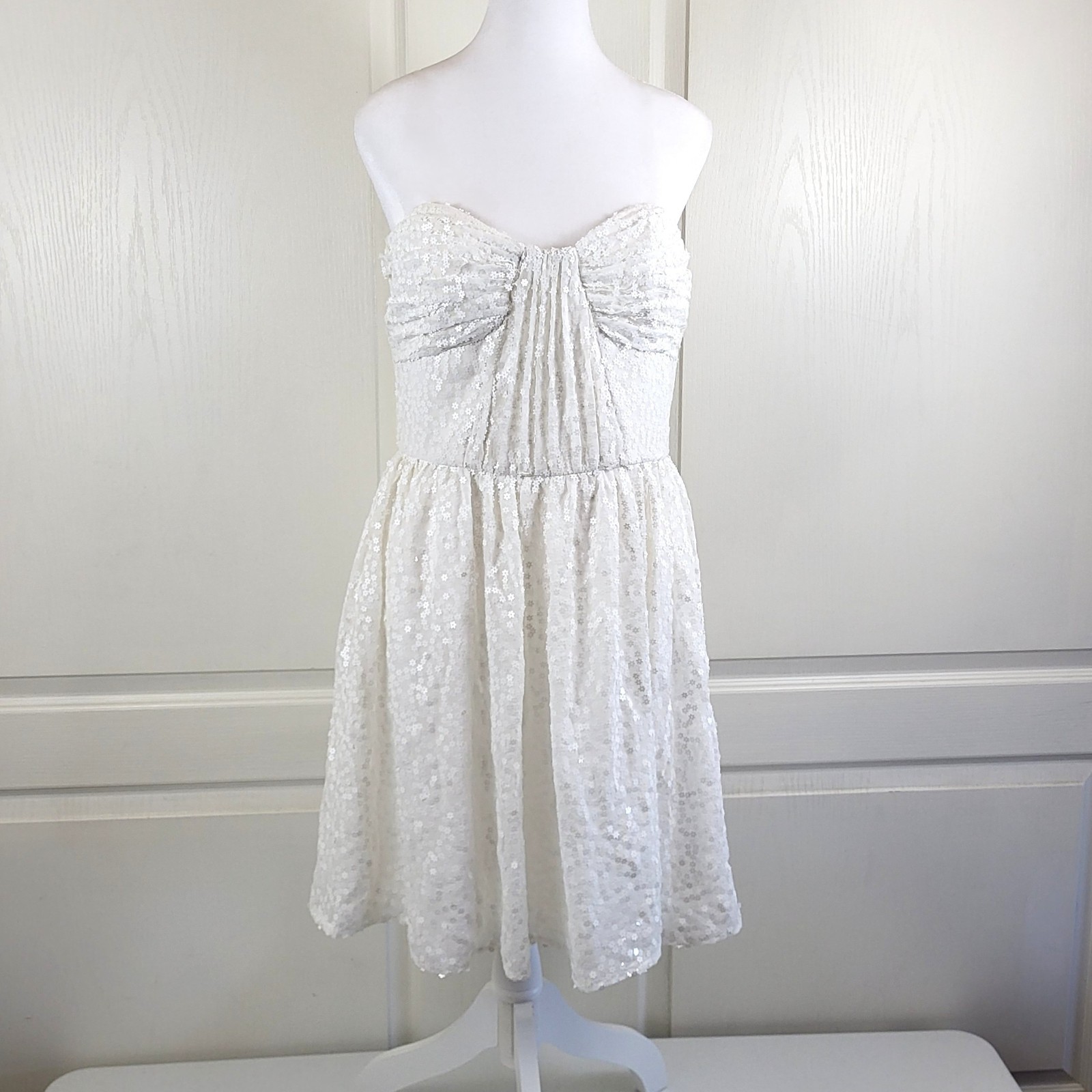 Jill Stuart Strapless Cocktail Dress Size 8 Off White Flower Sequin Short