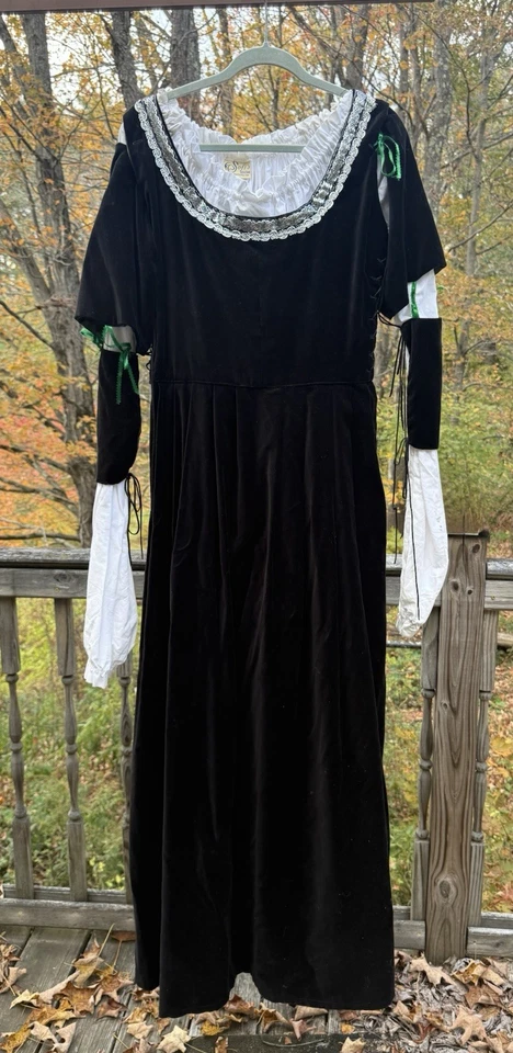 NWT Sofi’s Stitches Black Velvet Medieval Gown W/ Detachable Sleeves And Chemise - Image 2 of 4