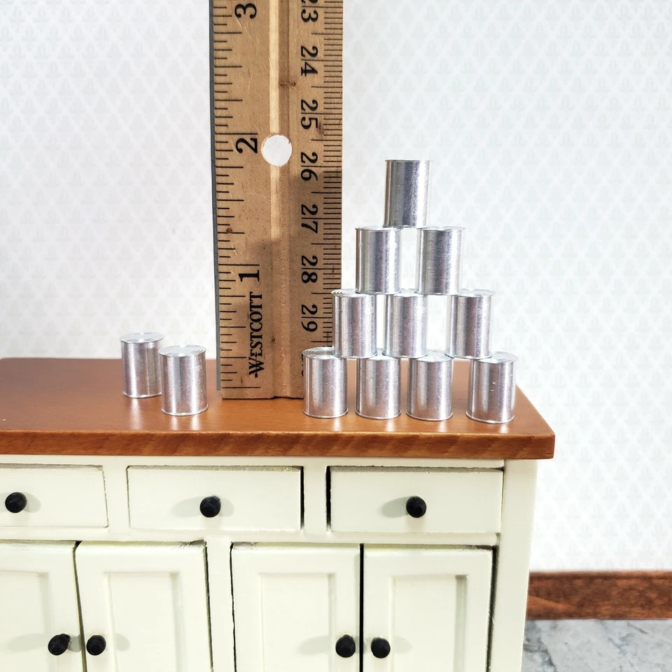 Latas de metal en miniatura medianas x12 tienda de comestibles #21 espacios en blanco escala 1:12 casa de muñecas Foto 2 de 4