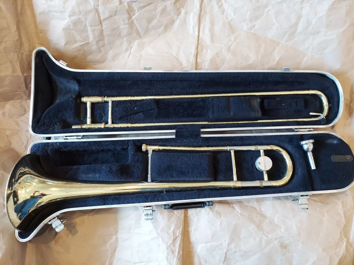 Yamaha YSL-354 M1 Trombone w/ Case & mouthpiece. Japan. Good condition.