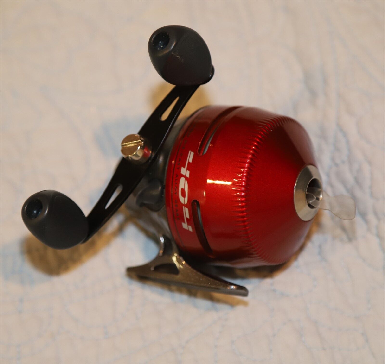 Zebco 404 fishing reel. New without packaging. Red. Spooled.