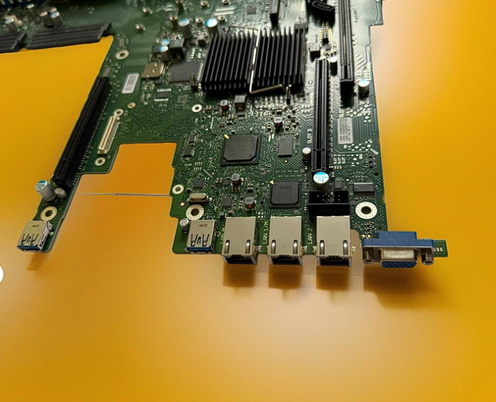 Fujitsu RX2530 M4 D3383-A12 GS6 S26361-D3383-A100 Mainboard + 2x Intel 4110 CPU - Image 3 of 4