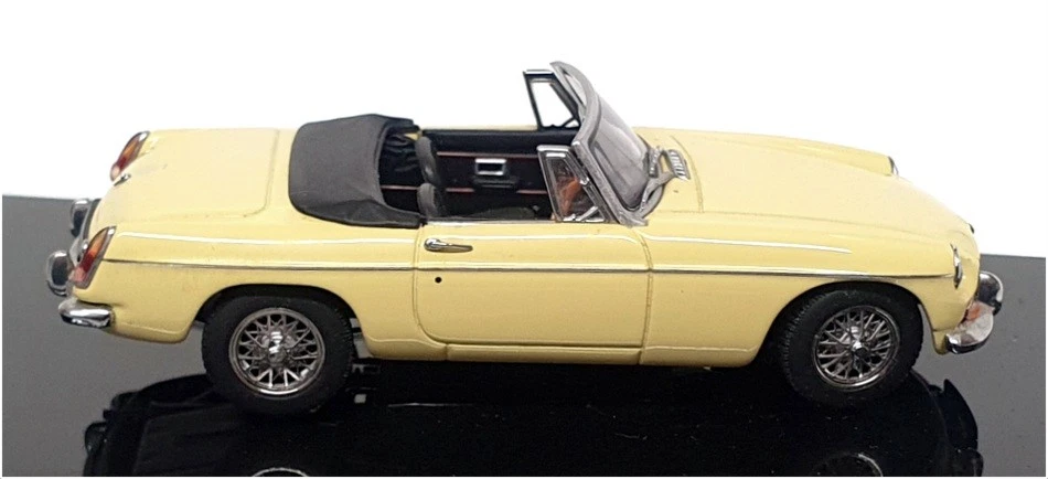 Autoart escala 1/43 56612 - 1969 MGB Roadster MKII - amarillo rosa pálido Foto 3 de 4