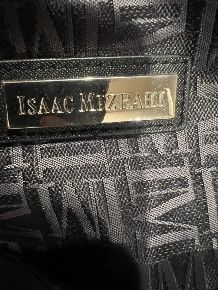 Bolsa de viaje Isaac Mizrahi negra y gris con estampado de logotipo “IM” con cremallera y bolsillos Foto 2 de 4
