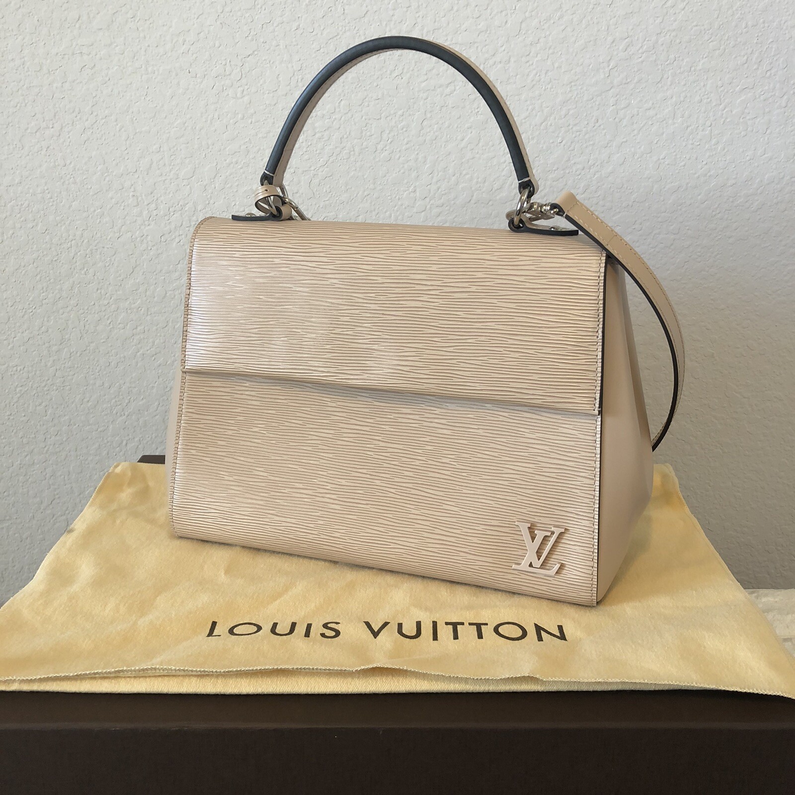 louis vuitton cluny mm epi