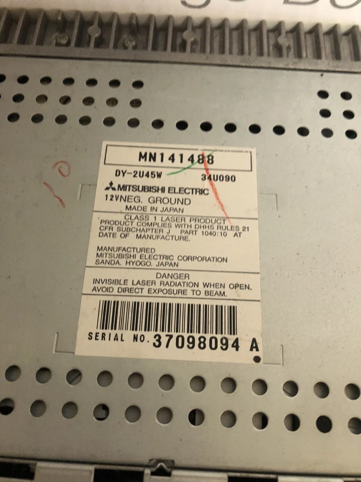 Mitsubishi Montero Outlander AM/FM Radio CD Used OEM MN141488 2004 2005 2006 - Image 2 of 4