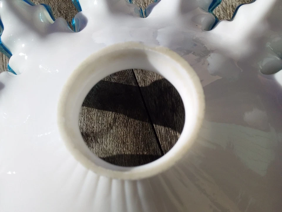 Ancien lustre/abat jour à dentelles-opaline bleu et blanc-plafonnier porcelaine - Photo 4/4