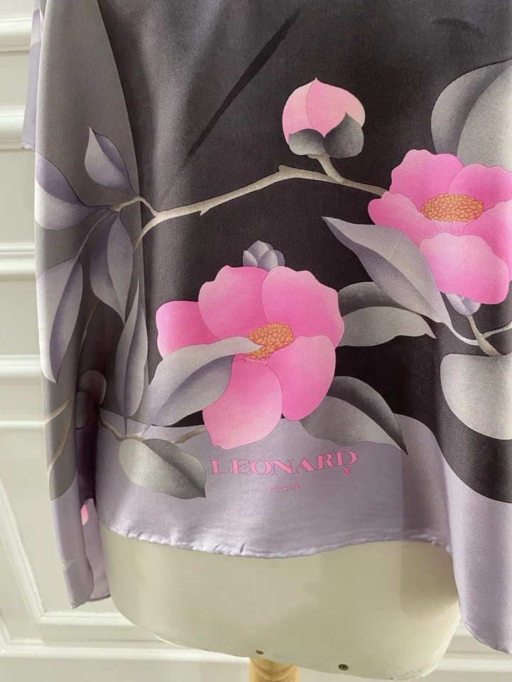 S43# Bufanda de seda floral gris Leonard tiene agujero de alfiler y mancha Foto 2 de 4