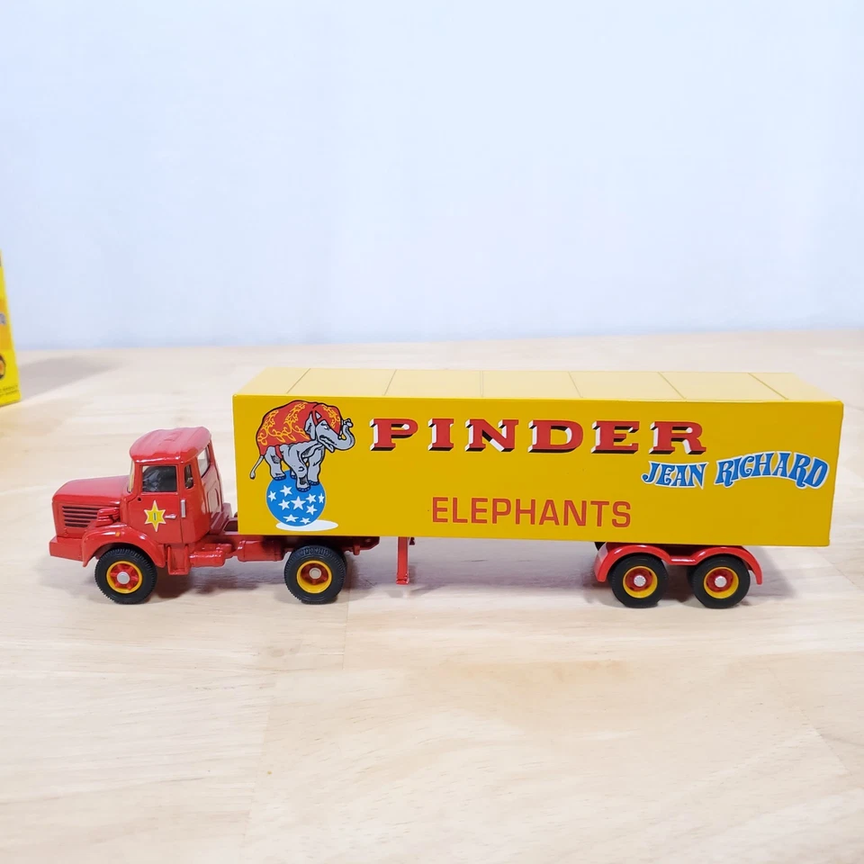 Corgi Pinder Jean Richard Circus Berliet TLR Semi Fourgon 70101 Elephants Truck - Image 4 of 4