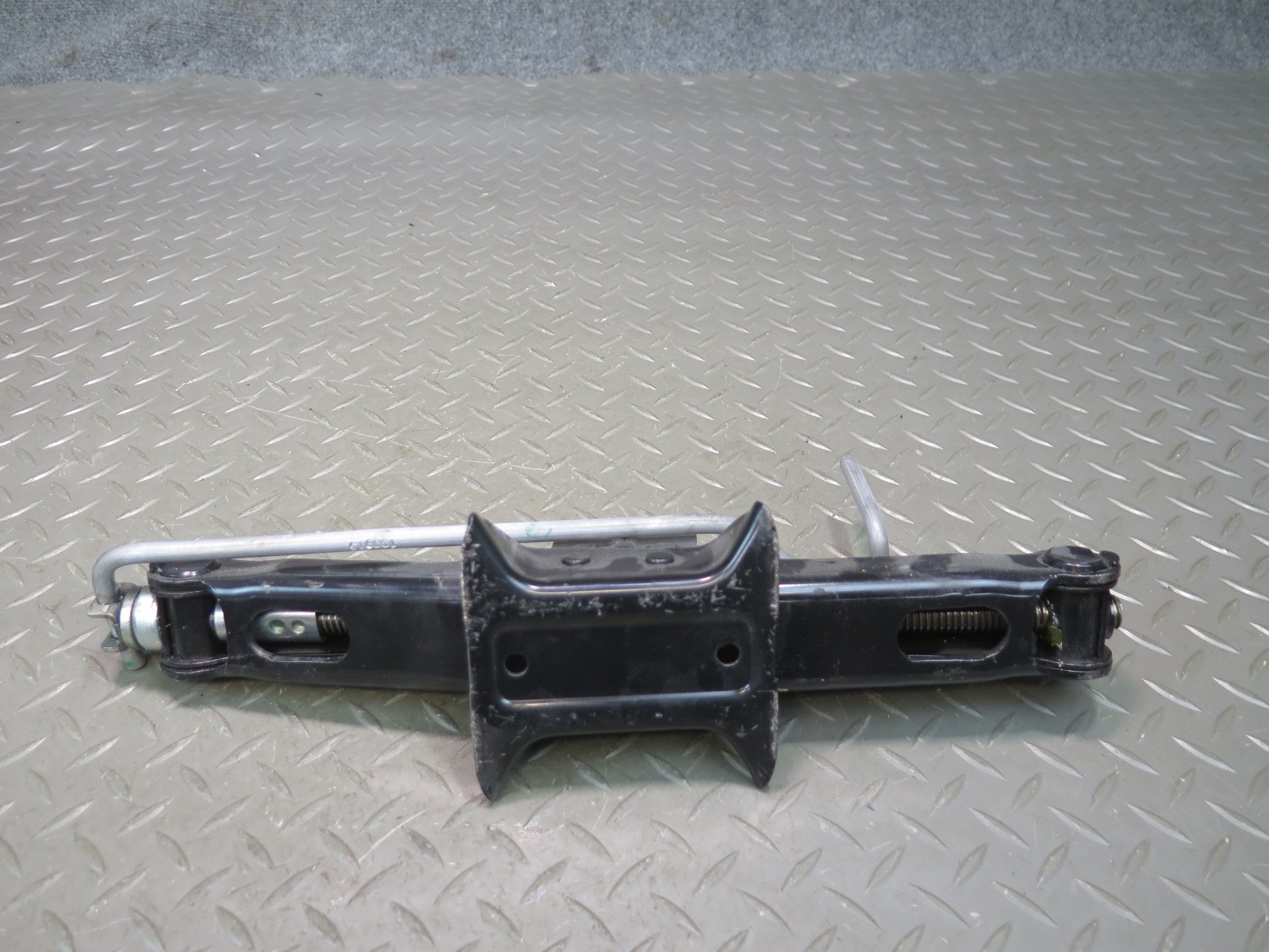 2014-2020 MASERATI GHIBLI M157 EMERGENCY SPARE TIRE JACK TOOL KIT W/ FOAM