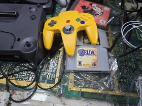 Nintendo 09 MB N64, Hi Rez & Scoop w/64DD NUS-010(JPN) Mario Paint & Accessories