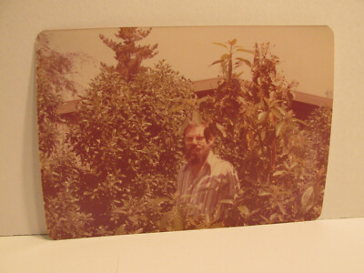 VINTAGE FOUND PHOTOGRAPH COLOR ART OLD PHOTO 1980S NERD MAN GLASSES HOUSE GARDEN