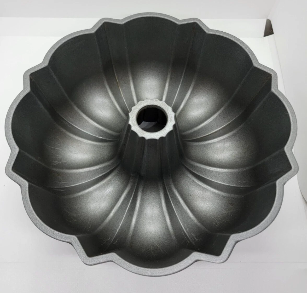  Nordic Ware Pro Cast Original Bundt Pan, 12 Cup, Grey: Home &  Kitchen