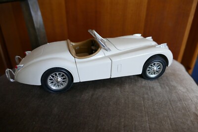 Modellauto Jaguar XK 120 von 1948 aus Metall