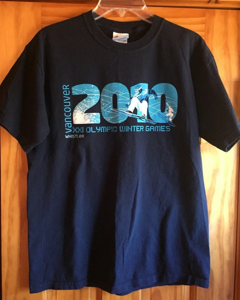 2010 年奥运会温哥华 XXI 冬季奥运会滑雪板 M 海军蓝 T 恤 — 第 2/4 张图片