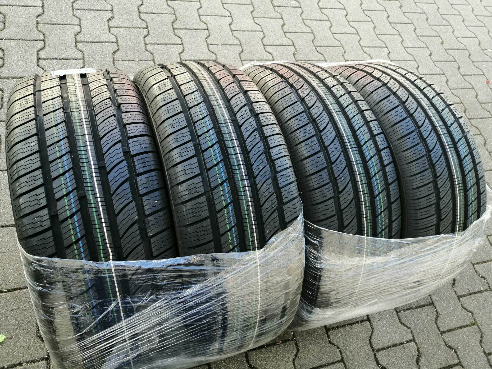 Allwetterreifen 215 55 R18null