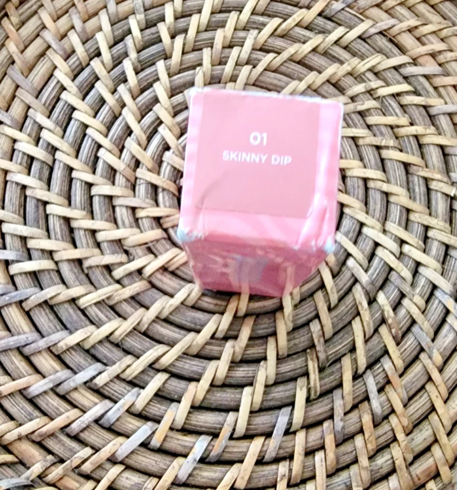 Tinte hidratante para labios húmedos Benefit Cosmetics SplashTint - 01 Skinny Dip Foto 3 de 4