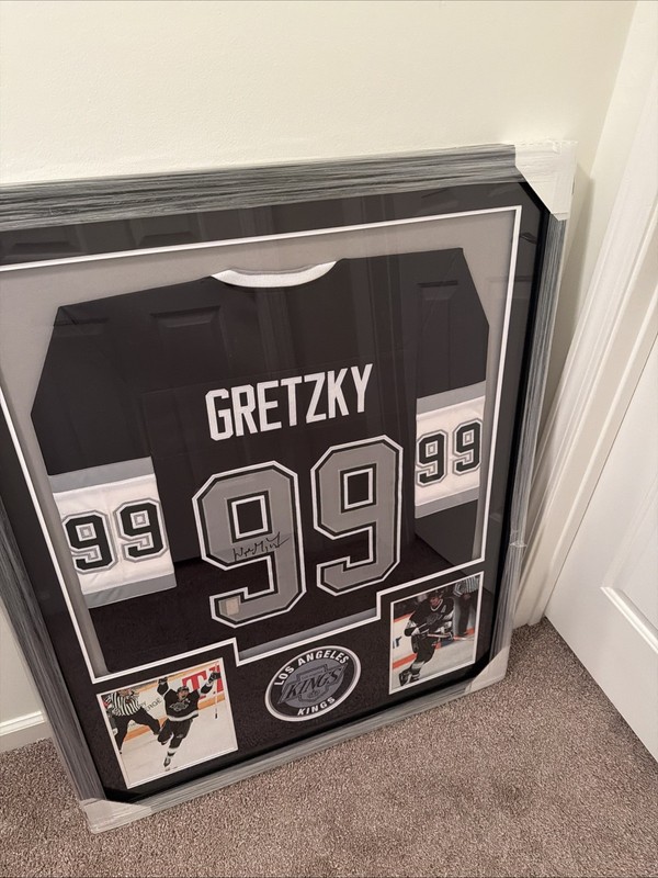 Wayne Gretzky Signed/Framed LA Kings Jersey -authenticated Signature-