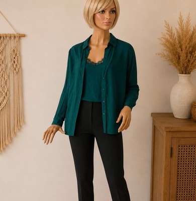 Stradivarius Damen Bluse grün Langarm Knopfleiste Spitze Gr. S