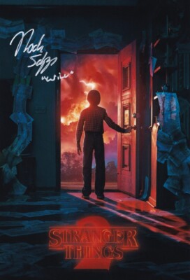 NOAH SCHNAPP signed Autogramm 20x30cm STRANGER THINGS in Person autograph COA