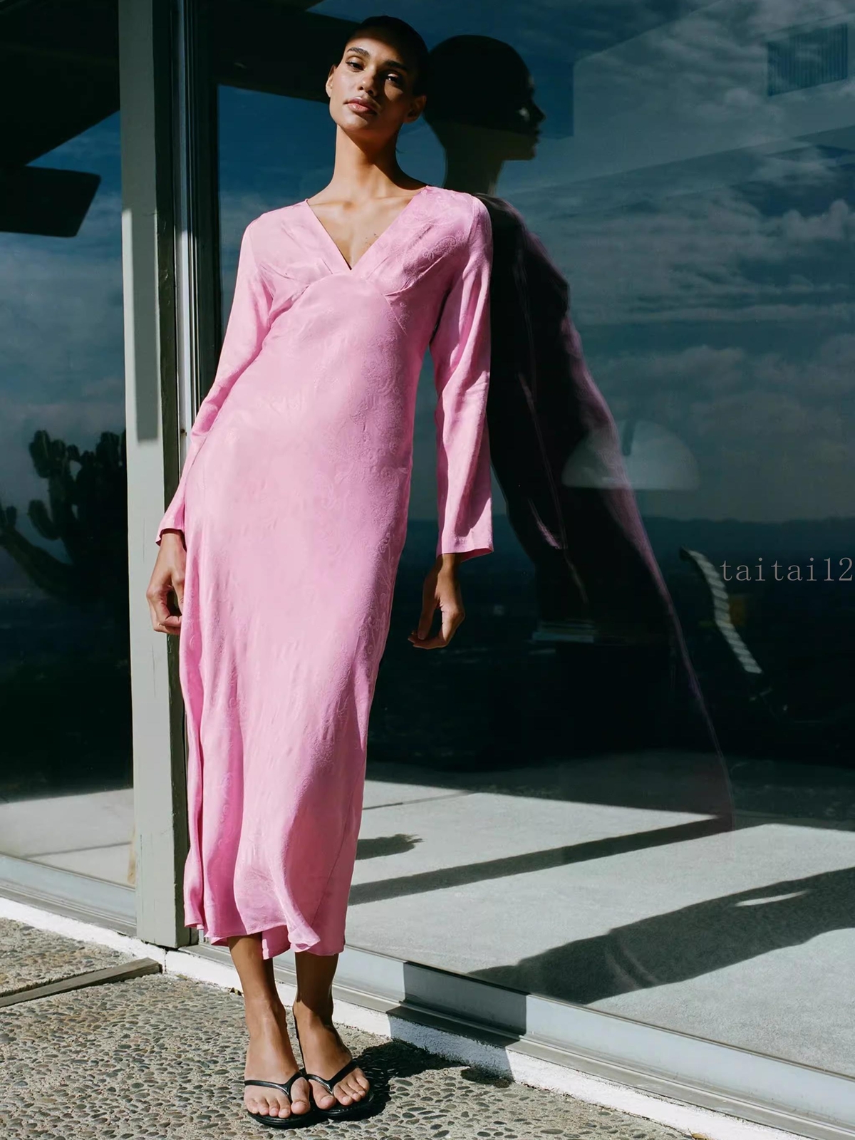 2025 spring  summer, jacquard long-sleeved v-neck temperament Midi dress