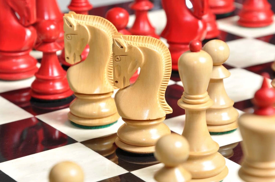 Шахматный набор, коробка и доска комбинация Загреб '59 - красные окрашенные - Изображение 2 из 4