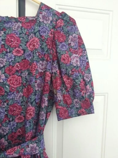 Vestido Laura Ashley Vintage Rojo Violeta Floral Plisado Midi Cuello Cuadrado Talla 8 Foto 4 de 4
