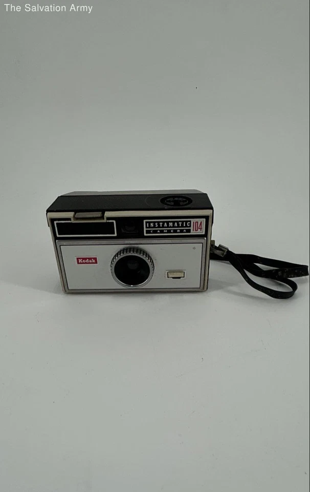 Kodak Instamatic 104 Silver Black Built-In Flash Point & Shoot Film Camera - Image 3 of 4