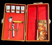 Travel Bar Southern Comfort Vintage Portable Footed Pub and Drink Recipes