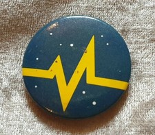 CLARKS HARDWARE SHOES PIN BADGE BUTTON RETRO VINTAGE COLLECTABLE SOUVENIR