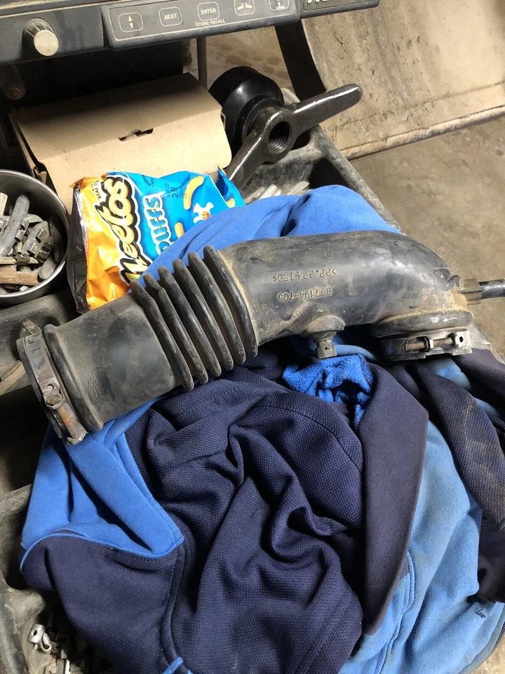 98-04 Isuzu Rodeo Honda Passport Limpiador de admisión de aire Manguera Tubo Conducto 3,2 L Foto 2 de 4