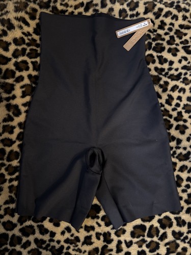 SKIMS pantaloncino vita alta metà coscia in onice, taglia small - Foto 1 di 10
