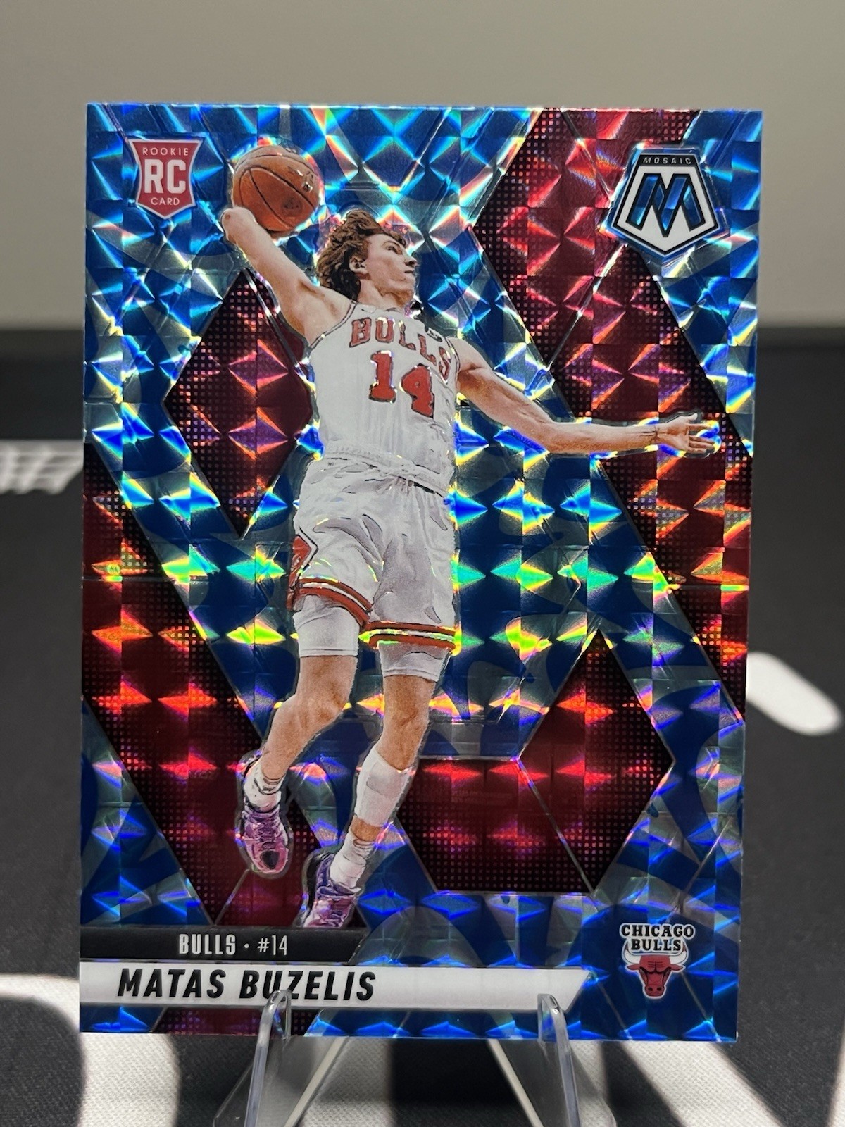 2024-25 Panini Mosaic - Matas Buzelis #223 Reactive Blue Mosaic RC Chicago Bulls