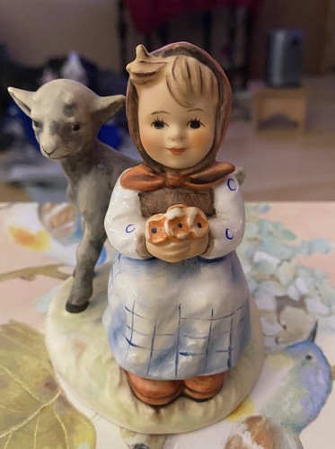 Goebel Hummel Germany Porcelain Hand Painted Girl w/ Lamb 182 Good Friends TM6