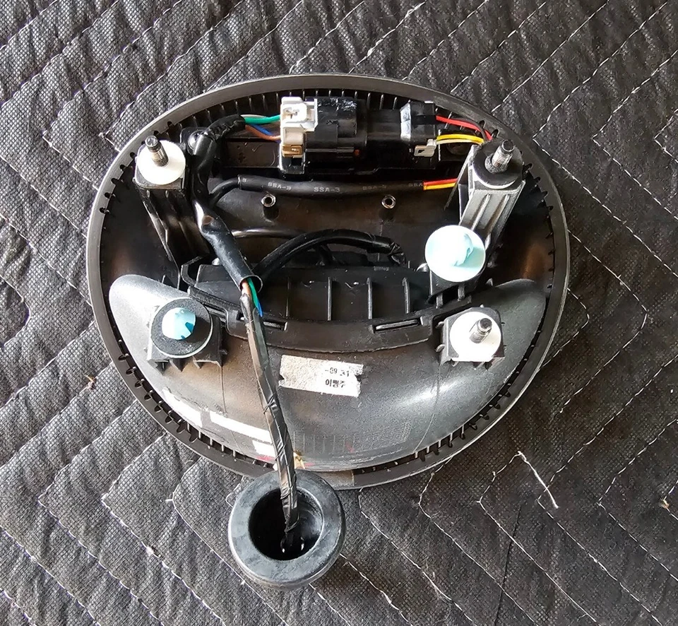 2012-17 Hyundai Veloster Genuine Tailgate Garnish w/Rear View Camera - Image 4 of 4